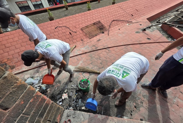 शिवम् शिमेन्टद्वारा काठमाण्डौ जिल्ला प्रशासन कार्यालयमा सरसफाई