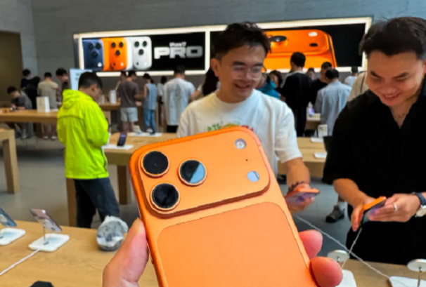 विश्वभर आईफोन १७ सिरिजको बिक्री सुरु