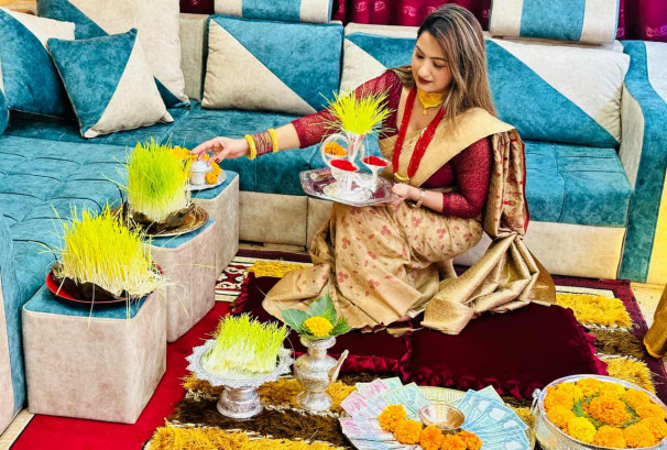 आमा बन्दै गरेकी राधा पोखरेल भन्छिन्- 'भाटभटेनी जलेपछि दसैं आएजस्तो लागेन'