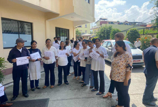 सेबोनका कर्मचारीको माग पूरा नहुने अर्थमन्त्रीको सन्देश: आन्दोलनले कामकाज ठप्प