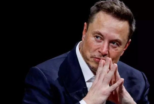 १ ट्रिलियन डलरको प्याकेज पाएका एलन मस्कलाई चीनले दियो झट्का,  समस्यामा टेस्ला