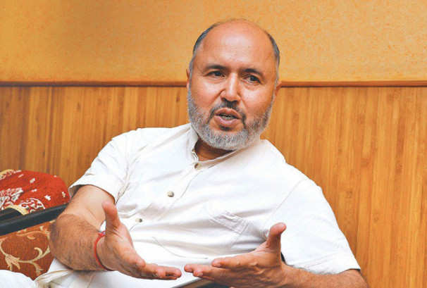 काममा बाधा पर्ने गरी अन्य कुनै गतिविधिमा संलग्न नहुन निजामति कर्मचारीलाई मन्त्री खनालको आह्वान