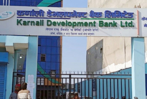 समस्याग्रस्त कर्णाली डेभलपमेन्ट बैंकका सेयरधनीहरुको सेयरपूँजी घटाइने