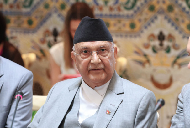 ओलीले फिर्ता गरे दोहोरो सुविधाको सरकारी गाडी