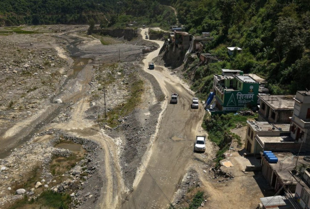 अविरल वर्षाले बीपी राजमार्गमा आवागमन रोकियो, दर्जनौँ राजमार्ग प्रभावित