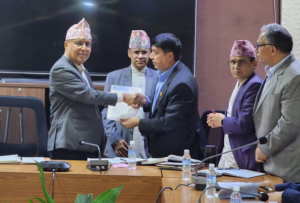 निजी क्षेत्रले साथ दिने बताएपछि अर्थमन्त्रीले राजश्व विवरण बुझाउने समय एक महिना थपिदिए