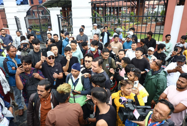 'सुशीला कार्कीलाई हुँदैन' भन्ने समूहलाई सेनाले हटायो, जंगीअड्डा आसपास प्रवेश निषेध