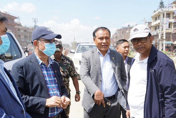 एक्सनमा उत्रिए कुलमान: सेवाग्राहीलाई दुःख दिने र राजस्व हिनामिनामा संलग्न इन्जिनियर-लेखापाल निलम्बित