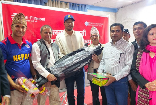 वाईफाई नेपालद्वारा विद्यालयलाई खेलकुद सामग्री हस्तान्तरण