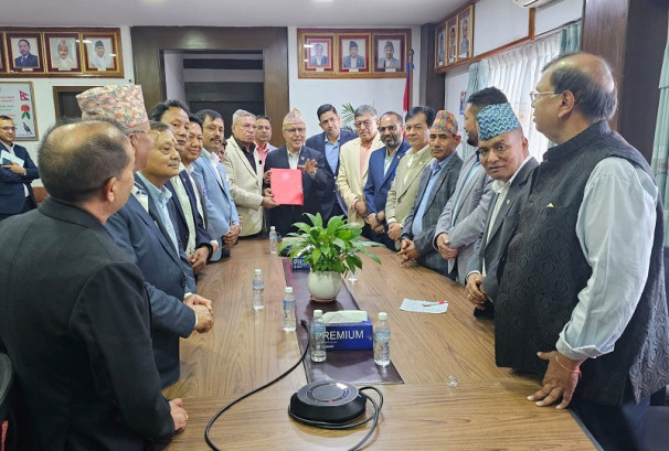 अर्थतन्त्रका विद्यमान समस्या समाधान र लगानीकर्ताको मनोबल उकास्न चेम्बरद्वारा अर्थमन्त्री खनाल समक्ष आग्रह