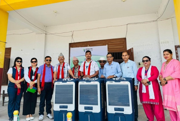 कामना सेवा विकास बैंकद्वारा विद्यालयलाई कुलर हस्तान्तरण, गर्मी न्यूनिकरण भई पठनपाठनमा सहजता हुने अपेक्षा