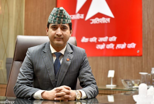 रोशन न्यौपानेले गरे बैंकिङबाटै अवकाशको घोषणा, बर्खास्तीको तयारीपछि आएको थियो राजीनामा !