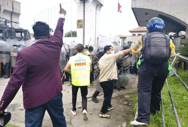 देशैभर फैलियो जेनजीको प्रदर्शन: पोखरा, इटहरी र भरतपुरमा झडप, दमकमा गोली चल्यो