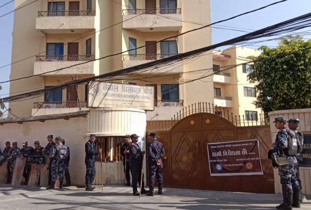 जेनजी लगानीकर्ताको नियन्त्रणमा सेबोनः रिलायन्ससम्बन्धी अर्थको पत्र खोसे, खरानी बनाइदिने धम्की आएको भन्दै वरिष्ठ कर्मचारी भागे