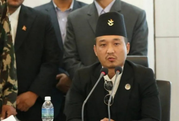 क्याबिनेटपछि दुई आईजीपीसँग गृहमन्त्रीको गोप्य छलफल, ओली-लेखक आजै पक्राउ पर्दैछन् ?