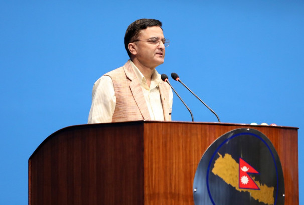 प्रचण्डका लागि संसदमा गीत-'कसले देला तिम्लाई माया मैले दिएँ जति !'