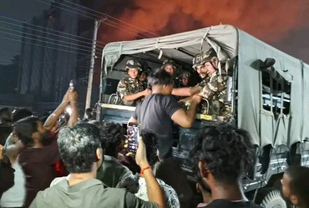 लुटिएका हातहतियार तत्काल बुझाउन सेनाको आग्रह, फेला परे कारबाही गर्ने