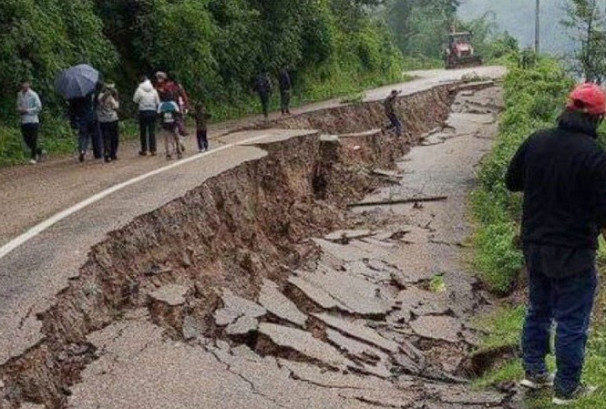 बाढीपहिरोबाट देशभरको यातायातमा समस्या, १३२ सडक प्रभावित