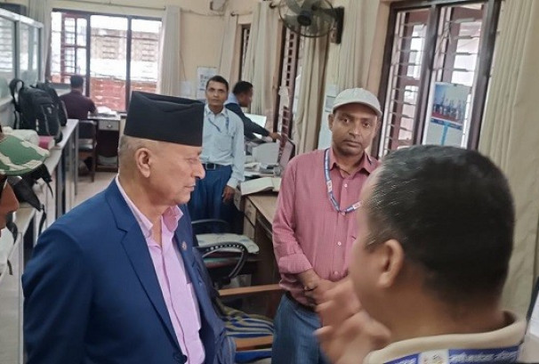 मन्त्री अधिकारीले गरे नापी कार्यालय ललितपुरको अनुगमन