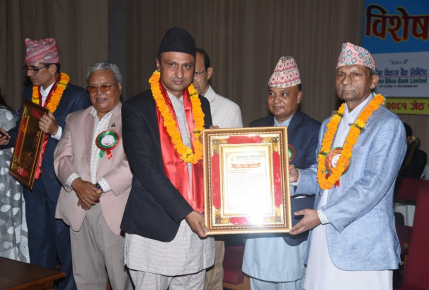 क्यान महासंघका महासचिव चिरञ्जीवी अधिकारी ‘आईसीटी एक्सिेलेन्स अवार्ड २०२४’ बाट सम्मानित