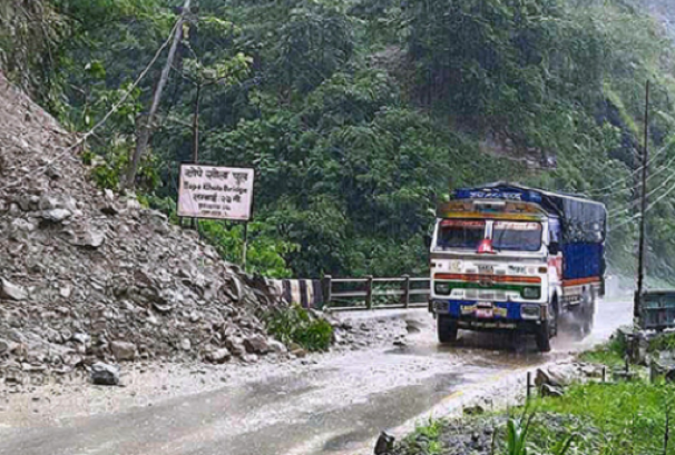 चितवनबाट सवारी भित्रिने र बाहिरिने समय बढाईयो