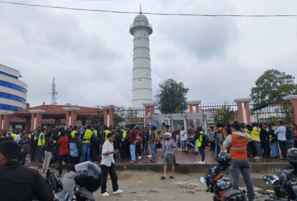 दुर्गा प्रसाईलाई पटक-पटक वार्तामा छिराएपछि रिसाए जेन-जी, राष्ट्रपतिसँग सोझै वार्ता गर्न नपाए सत्याग्रह थाल्ने