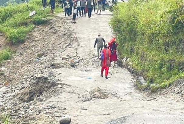 विपी राजमार्ग अवरुद्ध, वैकल्पिक बाटो सञ्चालनमा