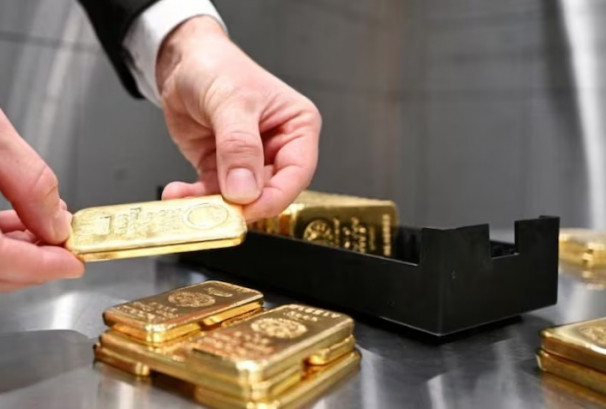 सुनको मूल्यमा रेकर्ड उचाइपछि लगानीकर्तालाई विज्ञको चेतावनीः "उत्कृष्ट समयको प्रतीक्षा गर्नुहोस्, अति लगानीबाट बच्नुहोस्"