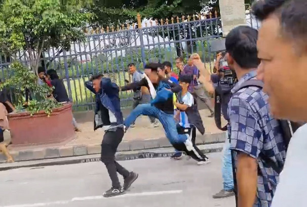 हर्क साम्पाङ समर्थक जाइलागेपछि जेनजी समूहबीच ग्याङ फाइट, धरहरा क्षेत्रमा तनाव