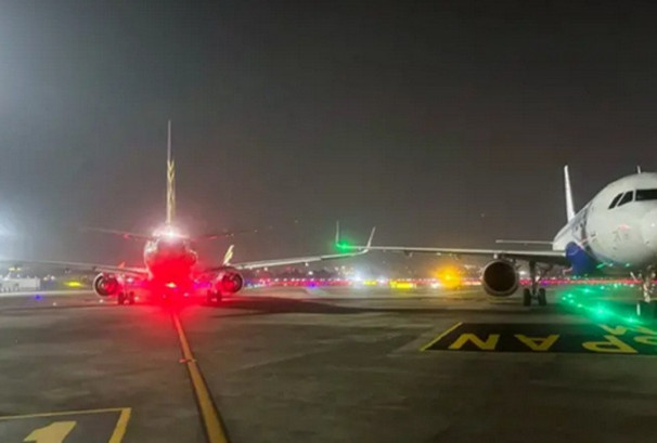 मुम्बई विमानस्थलमा एयर इन्डिया र इन्डिगो विमानको पखेटा आपसमा ठोक्कियो