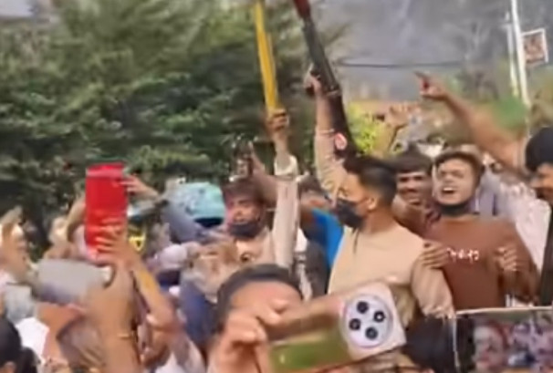 आधुनिक हतियार र पकेट बम लिएर काठमाण्डौमा लुटपाट