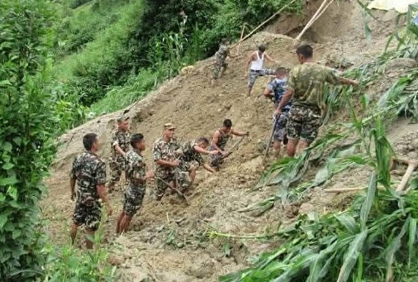 इलाममा पहिरोमा परेर हालसम्म ३७ जनाको मृत्यु