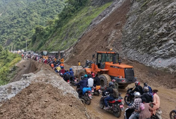 मुग्लिन–नारायणगढ सडक एकतर्फी सञ्चालनमा