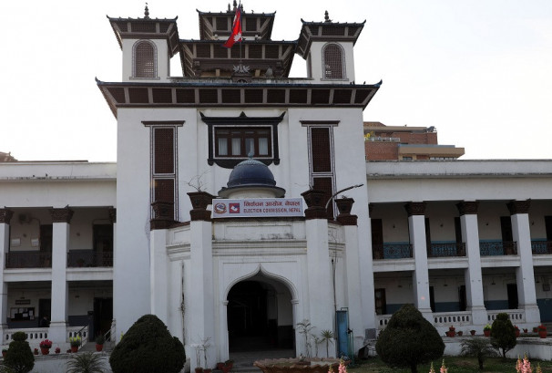 निर्वाचन प्रणाली सुधारका लागि राजनीतिक दलसँग छलफल गर्दै आयोग