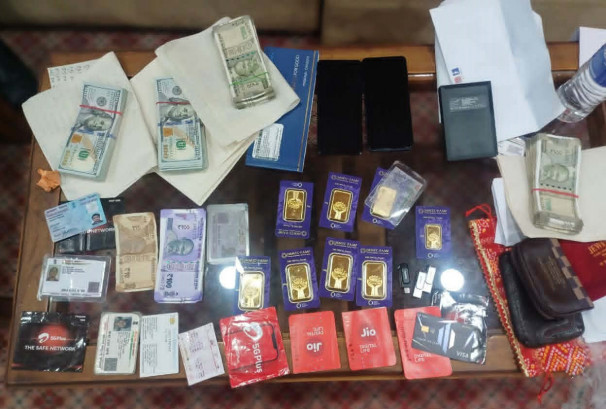झापामा ५७० ग्राम सुन र २० हजार अमेरिकी डलरसहित एक भारतीय पक्राउ