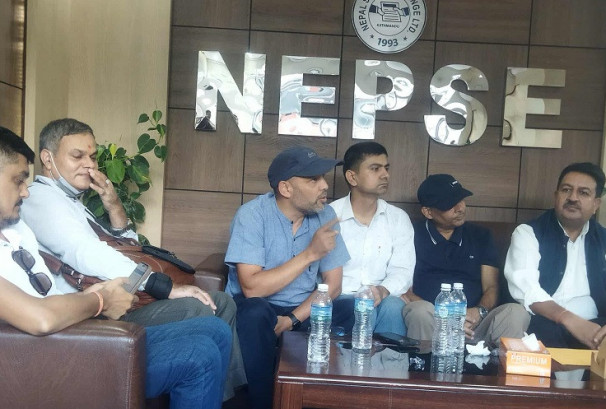 पूँजीबजार सुधारको विभिन्न माग राख्दै लगानीकर्ताले गराए नेप्सेको ध्यानाकर्षण