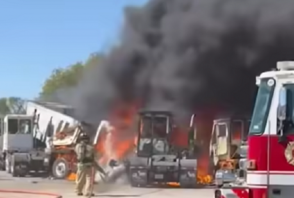 अमेरिकामा नियन्त्रण गुमाएर सडकमा आयो विमान, ट्रकसँग भीषण ठक्कर