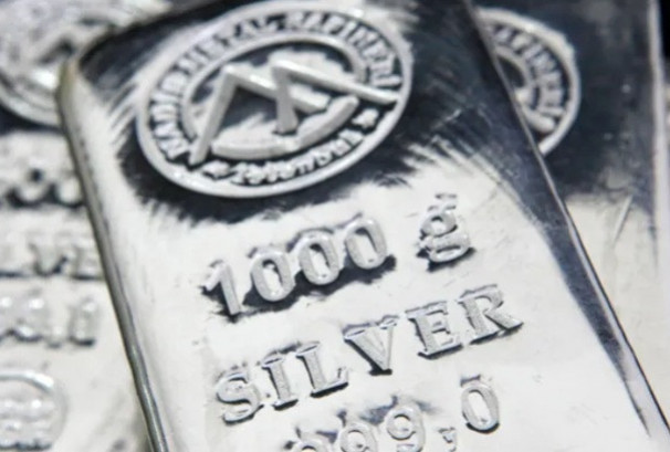 चाँदीको मूल्य ऐतिहासिक उचाईमा, अमेरिकी ब्याजदर कटौती र औद्योगिक मागले बढायो भाउ