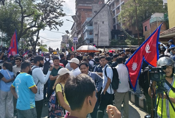 उग्र बन्दै जेनजी आन्दोलन, इटहरी,भैरहवा र बुटवलमा पनि कर्फ्यु जारी