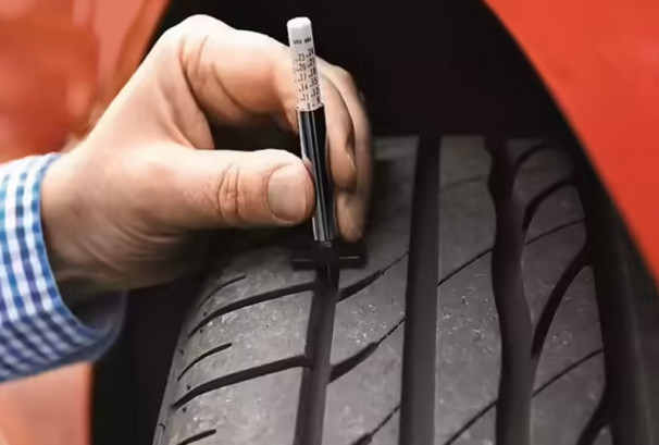 गाडीको टायरको रङ्ग किन कालो हुन्छ ? यस्तो छ कारण