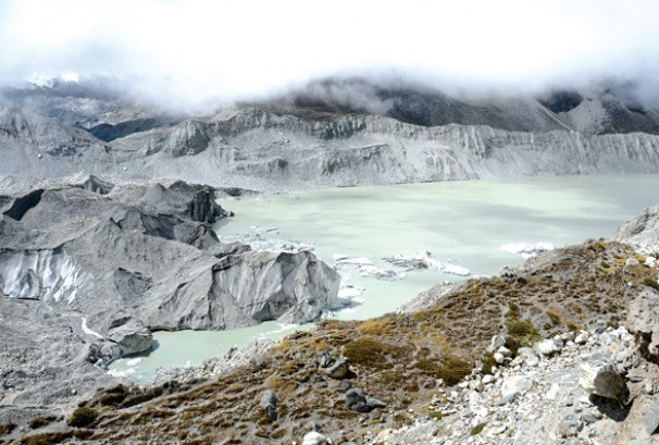 अल्टिच्युड एयरको हेलिकप्टर सोलुखुम्बुमा दुर्घटना