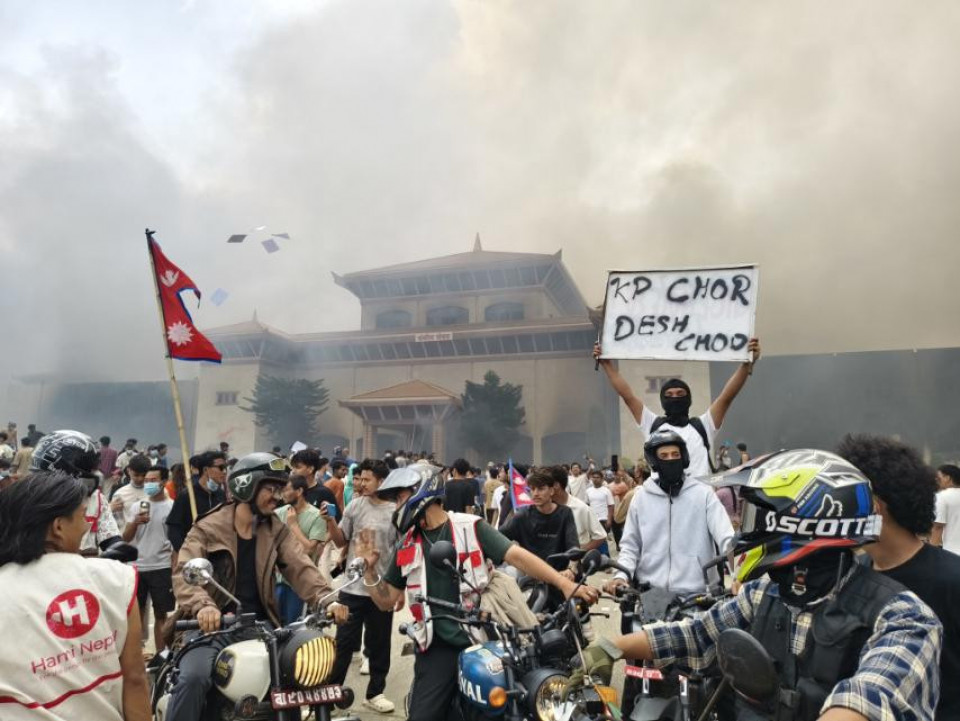 २६ घण्टामै ‘राज्य कब्जा’: जेनजी आन्दोलनले पल्टाइदियो पुरानो सत्ता संरचनाको एक-एक तख्ता