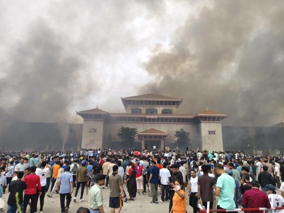 बानेश्वरमा राष्ट्रिय वाणिज्य बैंकको शाखाबाट १८ किलो सुन र ५ करोड बढी लुटपाटमा संलग्न दुई पक्राउ