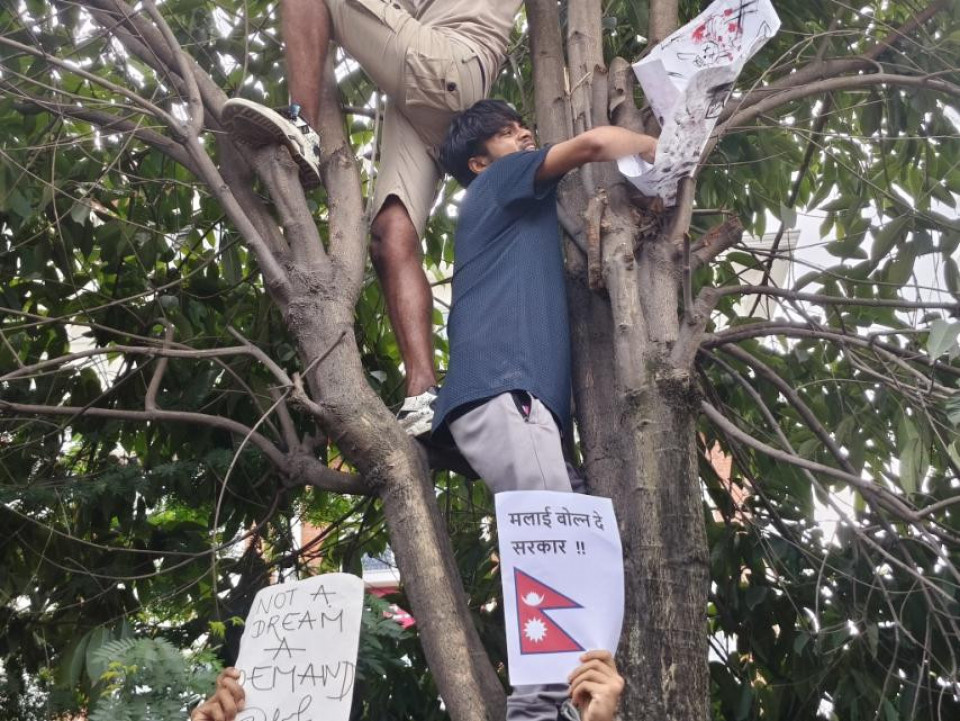 जेनजीमाथि देशभर बल प्रयोग, इटहरीमा गोली चल्यो, पोखरामा गोली लागेर ५ घाइते