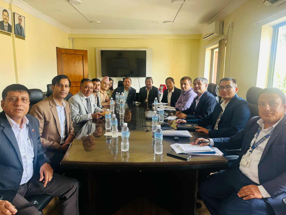 लगानीकर्ताले भेटे पूँजीबजार सुधार कार्यदलका संयोजक, बैंक वित्तीय संस्थालाई निर्वाध कारोबार गर्न दिन माग