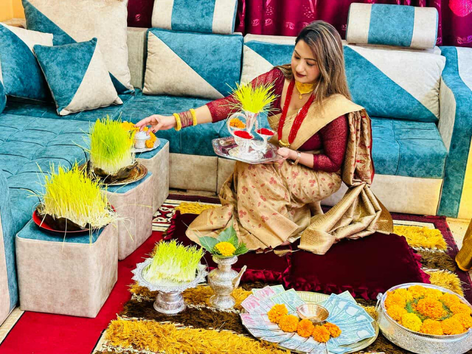 आमा बन्दै गरेकी राधा पोखरेल भन्छिन्- 'भाटभटेनी जलेपछि दसैं आएजस्तो लागेन'