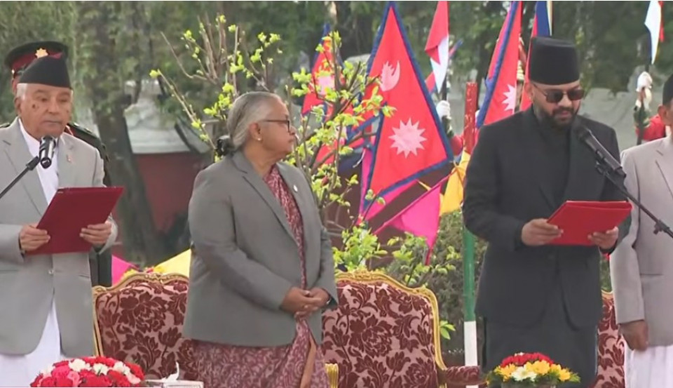 बालेनले प्रधानमन्त्रीको सपथ लिए, ४ पूर्व प्रम पुग्दा ओली भने अनुपस्थित