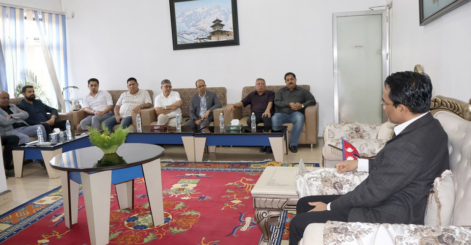 भदौ २४ को जेनजी आन्दोलनमा बैंक तथा व्यवसायिक क्षेत्रको क्षति बुझ्दै गभर्नर, भेटे उद्योगी र बैंकर