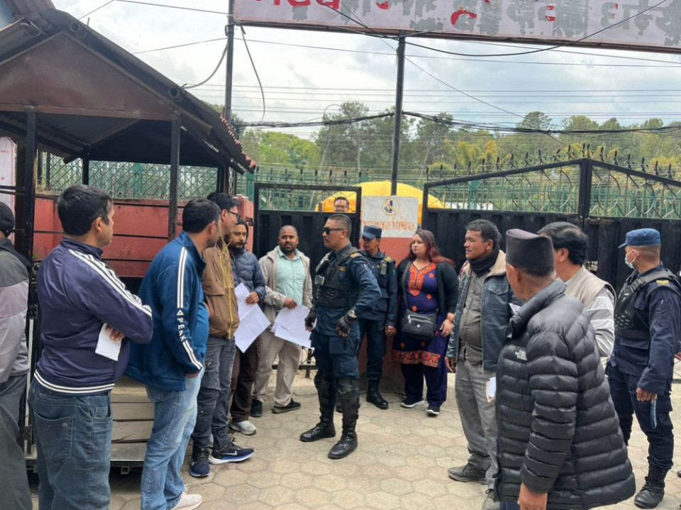 सरकारी सेवा केन्द्रमै ‘दलाली’ धन्दा, प्रहरी एक्सनमा ३२ जना समातिए