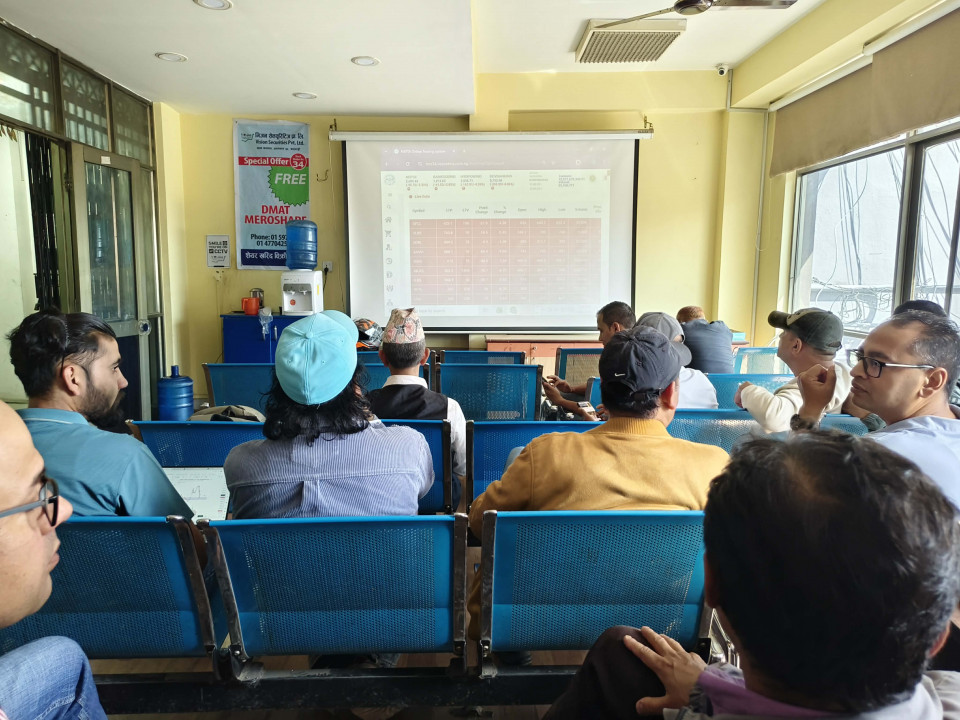 Ground Zero: ‘भोलि बढ्ला’को भ्रममा फसेका लगानीकर्ता, बजार भने लगातार झर्दै